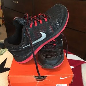 ❤️Boys Red and Black Nikes